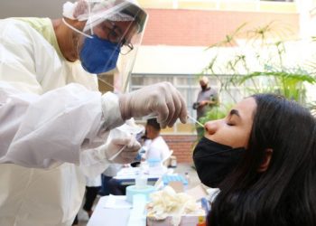Governo do Estado e prefeituras farão a testagem de até 180 mil estudantes e funcionários assintomáticos nas escolas públicas