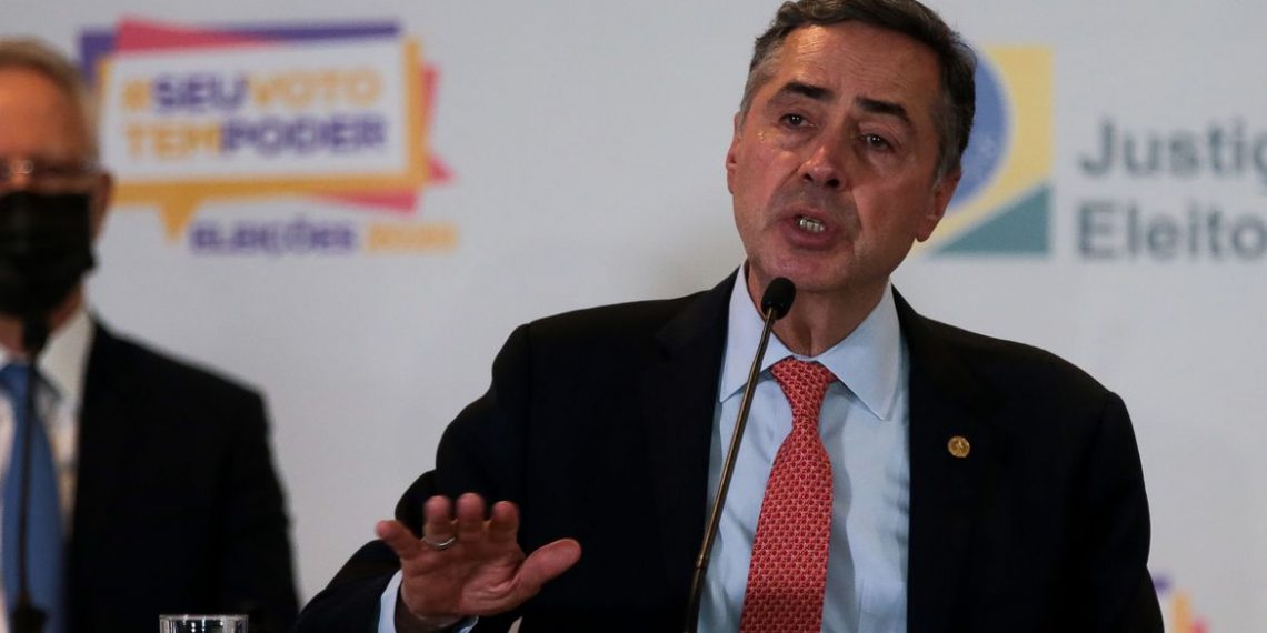 Presidente do TSE volta a defender regulamentação de redes sociais