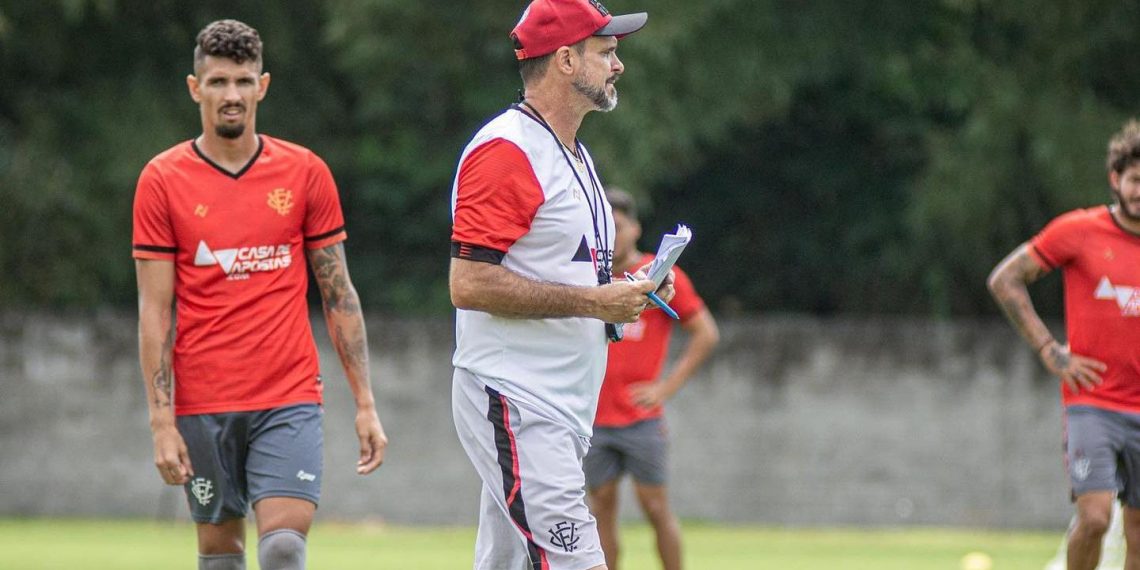 À beira do desespero no Z-4, Vitória pega o Goiás neste sábado e tenta acabar com jejum de gols