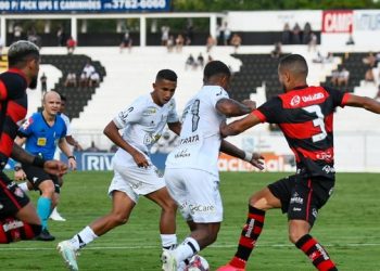 Ameaçados pelo rebaixamento, Ponte Preta e Vitória empatam sem gols em Campinas