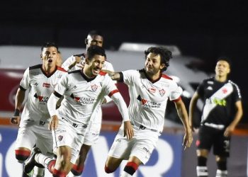 Série B – Vitória faz jogo impecável, vence o Vasco fora de casa por 3 a 0 e pode deixar o Z4 no próximo jogo