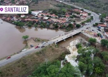 Fortes chuvas danificaram adutora e o abastecimento de água foi suspenso em Santaluz