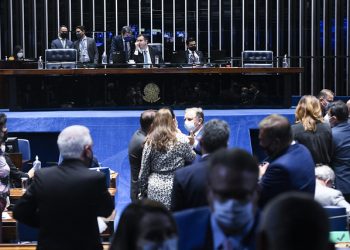 Senado aprova piso nacional dos profissionais de enfermagem