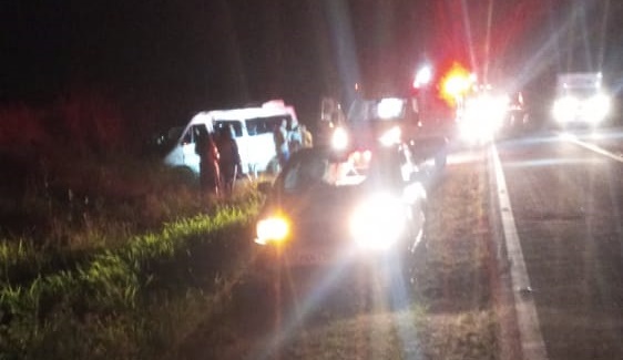 Acidente envolvendo van de Coité e caminhão deixa três mortos na BR116