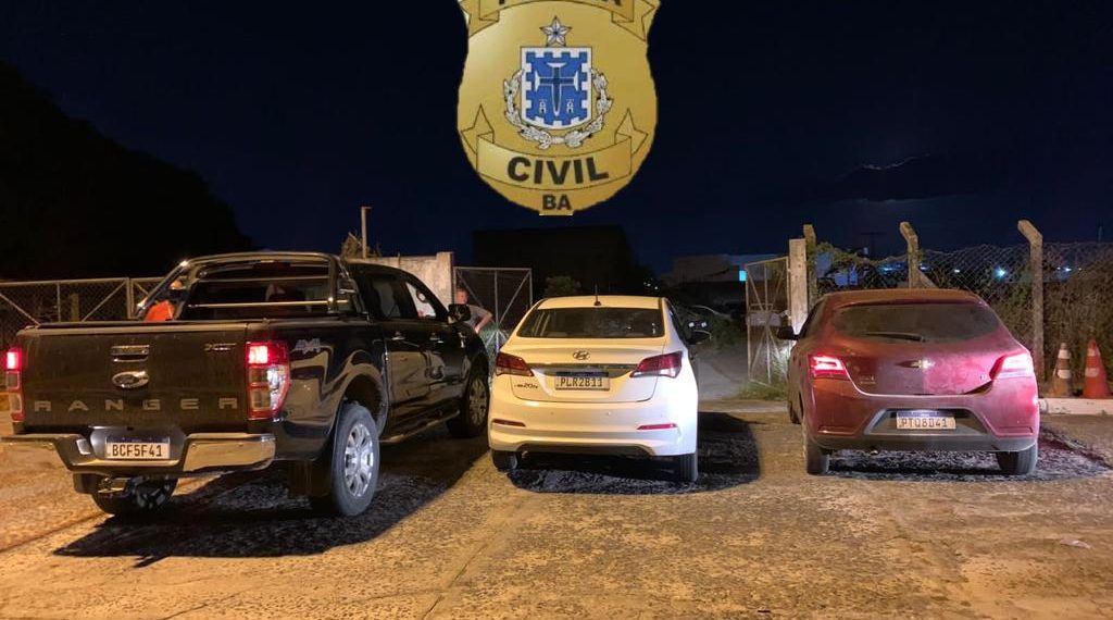 Delegacia de Furtos desarticula em Água Fria quadrilha que roubava veículos em Feira de Santana