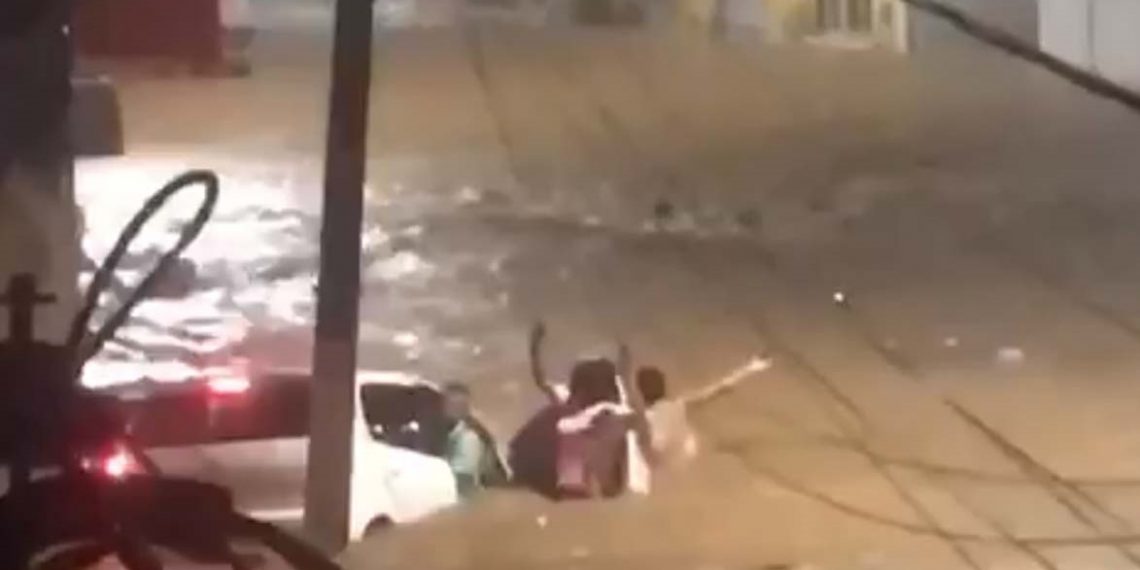 Mundo Novo: forte chuva alaga ruas, derruba casas e deixa rastro de destruição