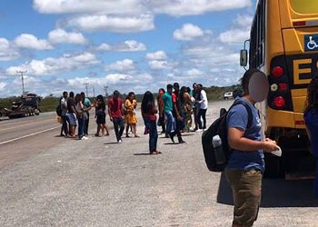 Ônibus de prefeitura de cidade baiana quebra, e alunos perdem o Enem