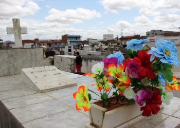 Cemitério de Coité tem grande movimento neste Dia de Finados