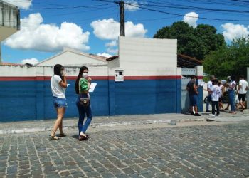 Sem retardatário e movimento tranquilo marcou o primeiro dia do ENEM no maior colégio de Coité