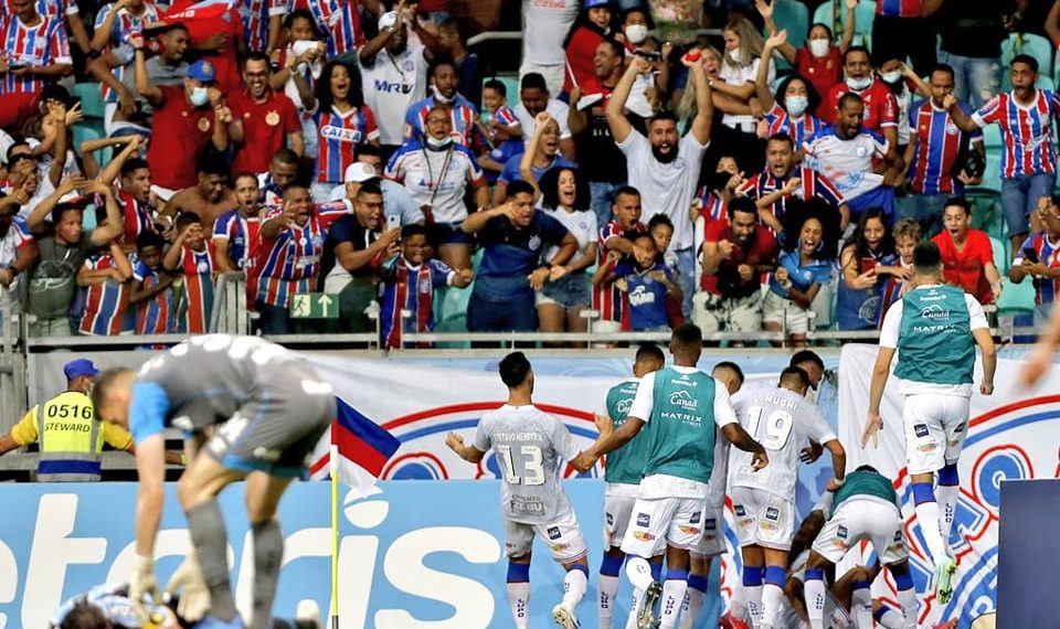 Diante de 30 mil torcedores, Bahia vence o Grêmio por 3 a 1 e deixa o Z-4. Veja os gols