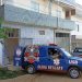 Idoso fica gravemente ferido após cair do telhado da casa onde reside