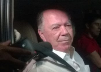 Após internação por mal estar, vice-governador da Bahia recebe alta médica e deixa hospital