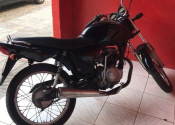 Jovem sofre acidente de moto quando evitou atropelar pedestre e tem veículo roubado pelo mesmo