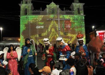 Milhares de coiteenses vão às ruas para acompanhar o lançamento do Natal Luz. Pré candidato ao Governo ACM Neto marcou presença