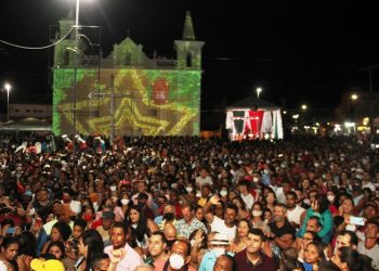 Milhares de coiteenses vão às ruas para acompanhar o lançamento do Natal Luz. Pré candidato ao Governo ACM Neto marcou presença