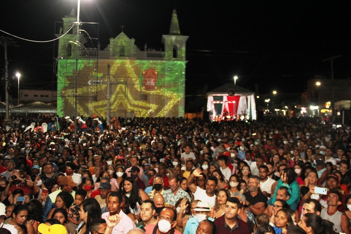 Milhares de coiteenses vão às ruas para acompanhar o lançamento do Natal Luz. Pré candidato ao Governo ACM Neto marcou presença