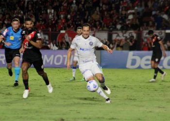 Em mais um confronto direto contra o rebaixamento, Bahia perde para o Atlético de Goiás e se complica