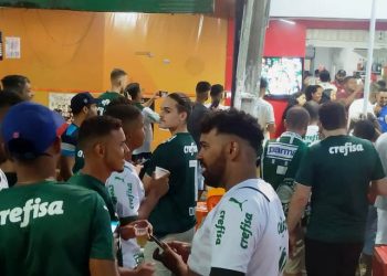 Palmeirenses festejam a conquista do tri da Libertadores em Coité