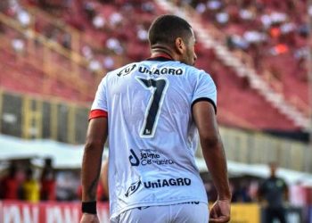 Vitória não faz sua parte e se complica com os resultados positivos dos principais concorrentes