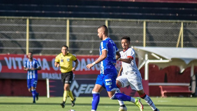 Série B – Vitória não aproveita pênalti e homem a mais e é derrotado pelo CSA