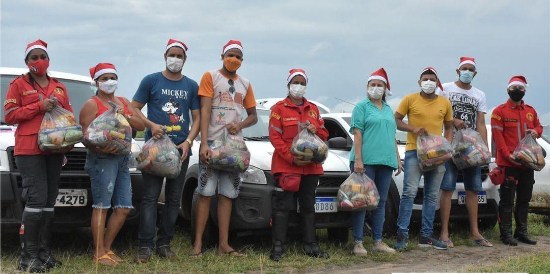 Natal sem fome: Guardiões da Vida, em parceria com a Assistência Social de Retirolândia entregou mais de 800kg de alimentos não perecíveis