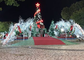 Araci mantém tradição e promove mais uma belíssima decoração natalina