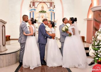 Mãe e filhas realizam sonho e se casam juntas: “Um sonho realizado ver minhas filhas casando junto comigo”