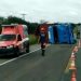 Carreta tomba na BR 324 e pai e filho são socorridos pela Brigada Anjos Jacuipenses