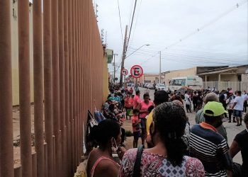 MT – Fila para doação de ossos se estende por cinco quarteirões em Cuiabá