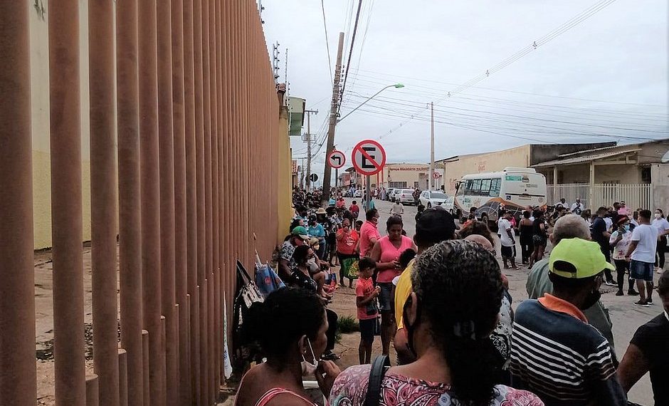 MT – Fila para doação de ossos se estende por cinco quarteirões em Cuiabá