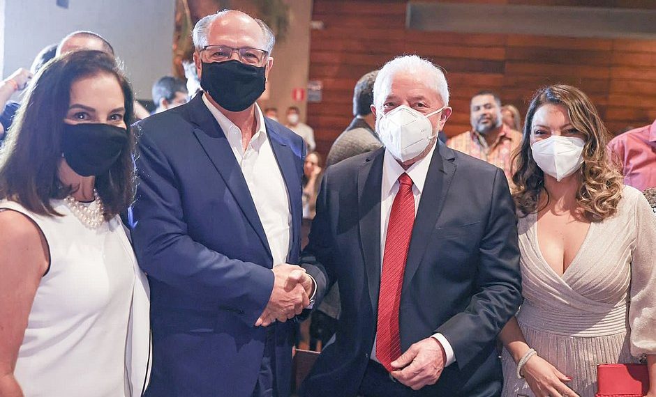 Ex-adversários, Lula e Alckmin jantam em São Paulo