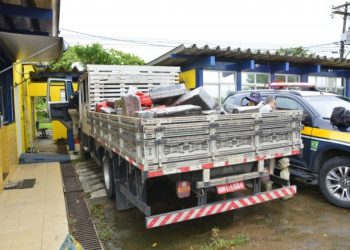 Feira de Santana – Duas toneladas de maconha são apreendidas na BR 116 Sul