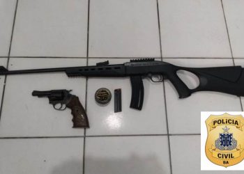 Coité – Polícia Civil prende acusado de homicídio e apreende com o mesmo duas armas