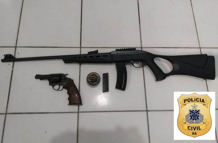 Coité – Polícia Civil prende acusado de homicídio e apreende com o mesmo duas armas