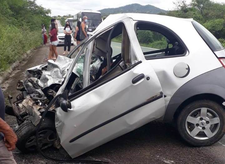 Irmãos naturais de Riachão do Jacuípe morrem em acidente na BR 324