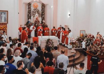 Santa Bárbara: políticos marcam presença nas missas e procissão em louvor a padroeira; dois deles pré-candidatos ao Governo da Bahia