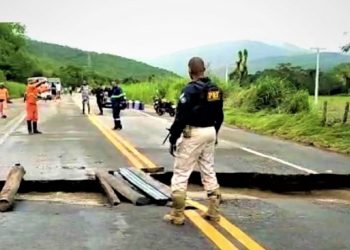 Chuvas causam interdição em trechos de 10 rodovias federais na Bahia