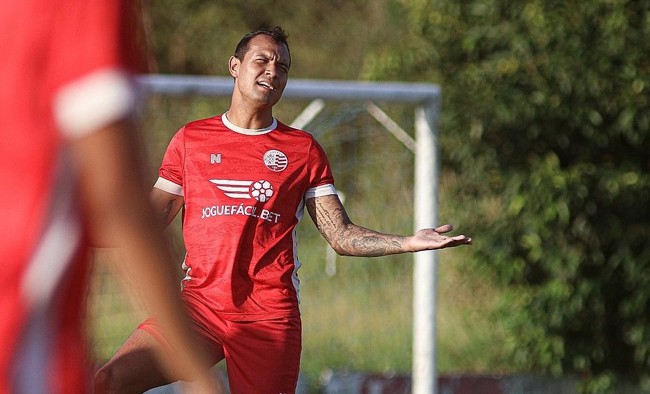 Bahia contrata Vinícius, mas jogador irá para o Goiás por causa do salário
