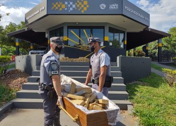 SP – Polícia Rodoviária apreende droga escondida em caixão dentro de carro funerário