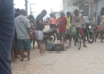 Homem de 55 anos é assassinado a golpes de faca