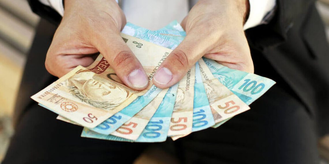 A taxa máxima de juros a ser paga no empréstimo consignado passou de 1,80% por mês para 2,14%