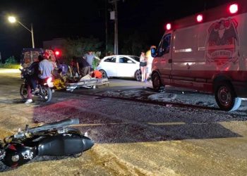 Colisão envolvendo carro e moto deixa dois feridos na BA 120