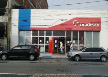 Bradesco suspende atendimento após funcionária testar positivo pra covid-19