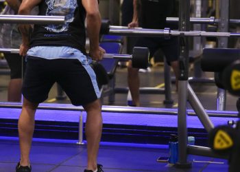 Especialistas explicam riscos de suplementos para treinos em academias