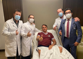 Camarão não mastigado causou obstrução intestinal em Bolsonaro, diz médico
