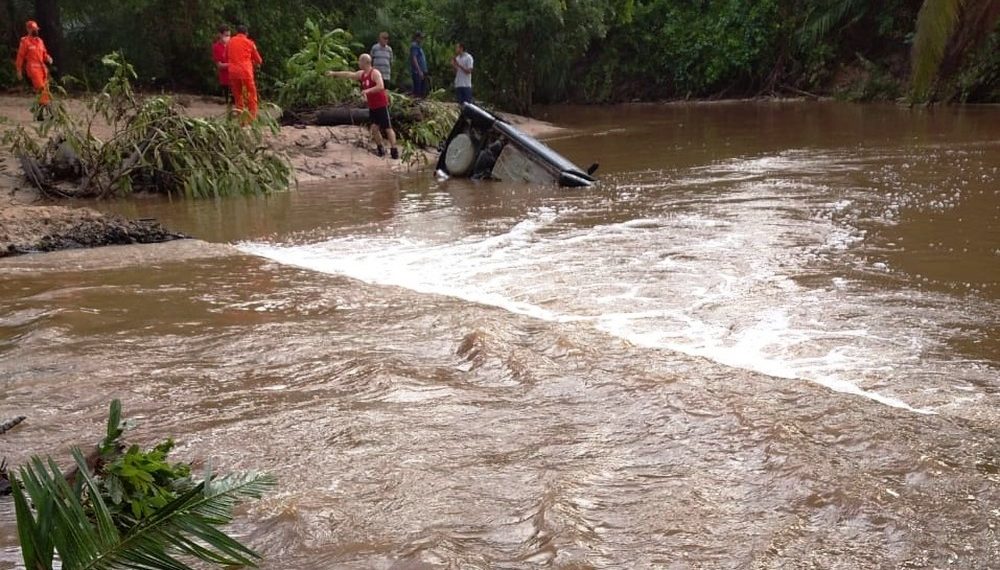PI – Cinco pessoas de uma mesma família morrem após carro cair em riacho