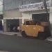 Rolo compactador desgovernado assusta comerciantes a transeuntes na Avenida Senhora Santana