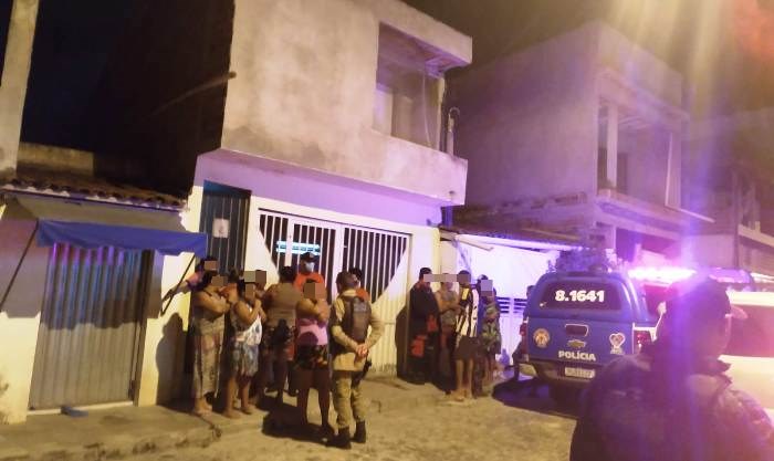 Homem é executado na presença da esposa depois de ter casa invadida