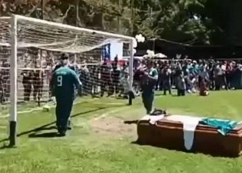 Atacante ‘faz gol’ depois de morto em homenagem no Chile; entenda