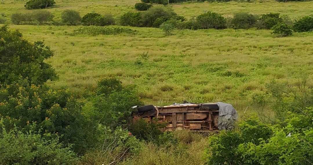 Capotamento deixa uma pessoa morta e uma criança gravemente ferida na BR 116